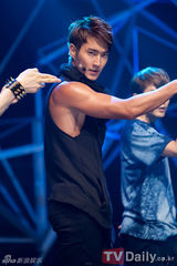 组图：f(x)喜夺MCD三连冠SJ超炫回归