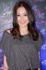 组图：贾晓晨尚未考虑成婚 抱怨与樊少皇相处少