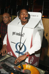 放大镜：好莱坞群星万圣节“捣蛋”指南(组图)