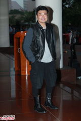 组图：钱嘉乐汤盈盈婚礼直击 伴郎阮兆祥抵达