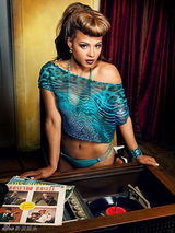 组图：克里斯蒂娜-米兰夏威夷风写真爆乳诱人