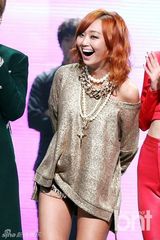 组图：SISTAR孝琳下衣失踪似没穿 EXO白衣纯情