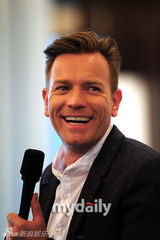 组图：英国男星伊万-麦格雷戈访韩出席新闻发布会