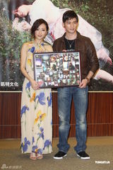 组图：温升豪助阵柯佳嬿台北新书发布会