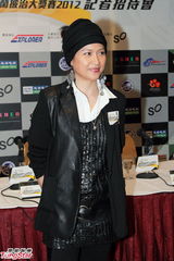 组图：邵美琪祝福郑伊健将婚 透露自己感情幸福