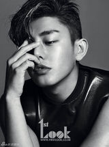 高清组图：刘亚仁黑白写真 吐烟圈化身叛逆少年