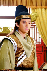 组图：《后宫》强势登陆 冯绍峰深宫玩潜伏