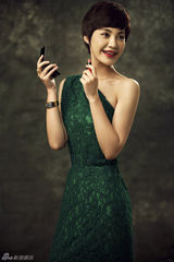 杨雪礼服写真曝光 尽显高贵典雅风范