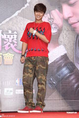 组图：罗志祥不满“乱伦”话题当众黑脸