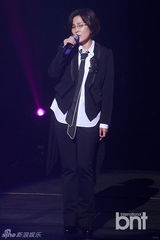 组图：李升基等助阵恩师李善姬发片激情献唱