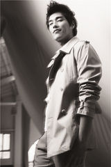 组图：型男蓝正龙将拍新电影　劲酷写真显男人本色