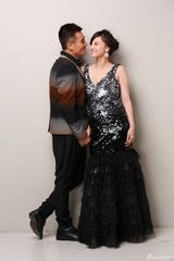 组图：陈龙携孕妻章龄之登封面 新年当父母