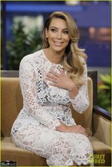 组图：卡戴珊全身透视婚戒硕大 自豪产后瘦40斤