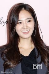 组图：少时Tiffany红唇白裙迷人 宋茜性感干练