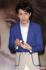 组图：光良举办新专辑发片记者会 张信哲站台