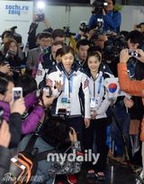 组图：韩国花滑公主金妍儿抵达索契遭围堵