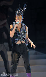 高清图：孙燕姿北京开个唱 劲歌热舞造型百变