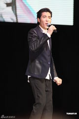 组图：萧敬腾上海办歌友会 5首歌被定违规将遭禁