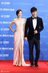 组图：万达百米红毯第二秀 梁朝伟赵薇众星百态