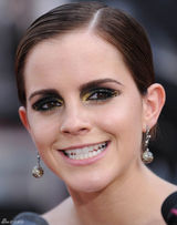 高组图：《哈7下》纽约首映 艾玛低胸礼服亮相