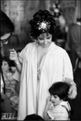 高清组图：伊丽莎白-泰勒绝版照片曝光 16岁如少妇