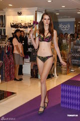 组图：香港高端内衣品牌秀 模特展曼妙身姿热辣惹火