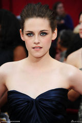 高清组图：克丽斯汀-斯图尔特秀长裙温柔妩媚