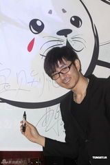 组图：曲泉丞出席公益活动 为地震灾民祈福