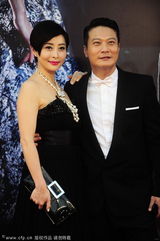 组图：群星亮相金像红毯 汤唯领衔众女星斗艳