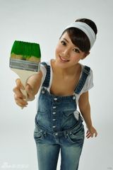 幻灯图：邓家佳拍摄广告 严寒璀璨绽放 