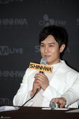 高清组图：韩团神话14周年纪念演唱会盛况空前