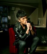 组图：黄智博推全新写真集《眼神的故事》