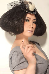 幻灯图：芙蓉姐姐最新写真 露乳沟挑战Gaga