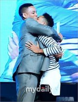 组图：史密斯父子出席《After Earth》首尔红毯