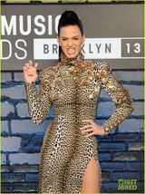 组图：MTV红毯女星水果姐秀牙套ladygaga扮人鱼