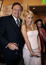 高清组图：帕丽斯-希尔顿粉色低胸礼服性感亮相