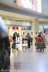 组图：吴镇宇频繁往返内地 驾豪车疑京城置业