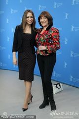 《六楼的女人》发布会 娜塔丽娅-沃拜克秀知性美