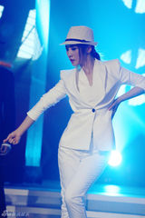 组图：《不二神探》做客大本营 柳岩陈妍希热舞