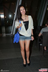 组图：乐易玲开生日派对 TVB花旦小生齐到贺