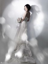 组图：索妮拍唯美婚纱大片 清雅端庄美而不妖