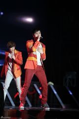 高清组图：韩团神话14周年纪念演唱会盛况空前