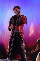 组图：张信哲上海开唱  首次体验摇滚风