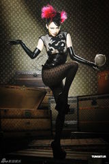 组图：群星赤裸上阵拍慈善写真 Selina伤前作品曝光