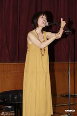 组图：藤田惠美关爱日本灾民 赞香港学生勇于表达