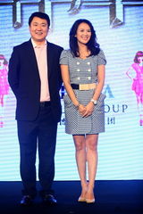 组图：《非常幸运》亮相上海 章子怡调侃找力宏