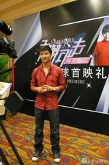 幻灯图集：田亮红衬衣帅气亮相 戴钻戒大秀恩爱