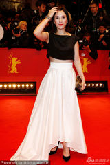 组图：柏林红毯 西贝尔-凯基莉黑白礼服亮相