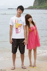 高清组图：郭书瑶上演湿身诱惑 拍MV与师弟戏水