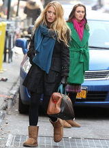 高清组图：布莱克-弗莱利街拍LOOK大衣围巾保暖